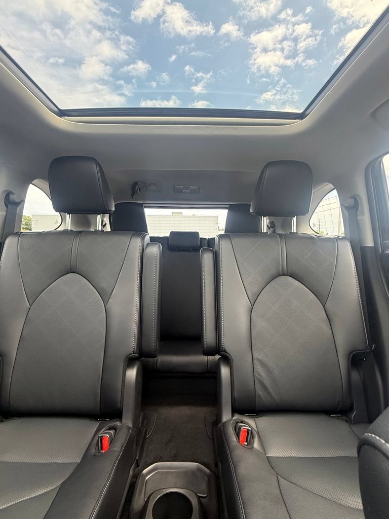 Used 2026 Toyota Highlander Platinum AWD/4WD image 44
