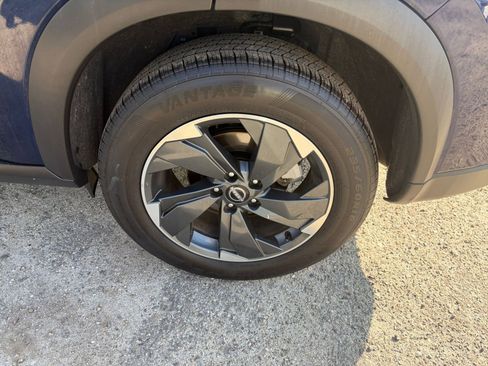 Used 2025 Nissan Rogue SV FWD image 32
