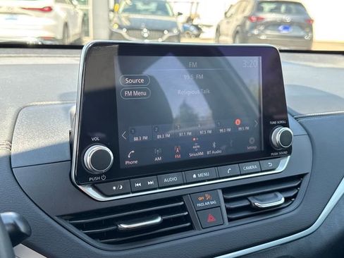 Used 2022 Nissan Altima 2.5 SV w/ SV Premium Package image 20