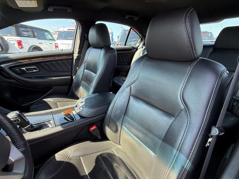 Used 2018 Ford Taurus Limited FWD image 16