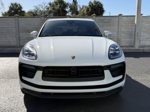 Certified 2022 Porsche Macan image 10