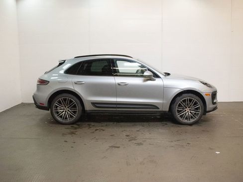 Certified 2026 Porsche Macan AWD/4WD image 9