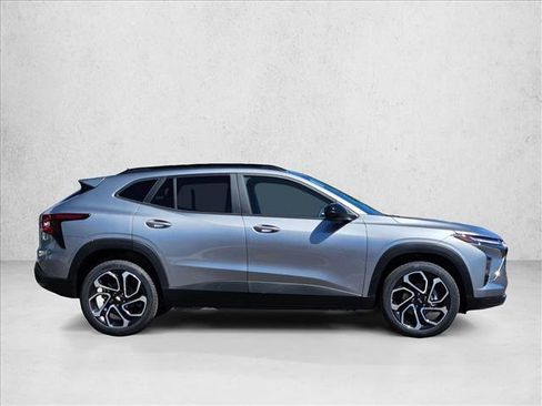 New 2026 Chevrolet Trax RS w/ Sunroof Package FWD image 5