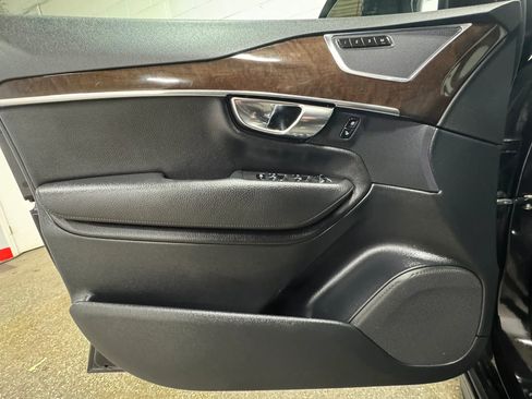 Used 2016 Volvo XC90 T6 Momentum w/ Momentum Plus Package image 12