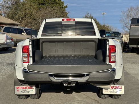 Used 2024 RAM 3500 Tradesman w/ Chrome Appearance Group image 13