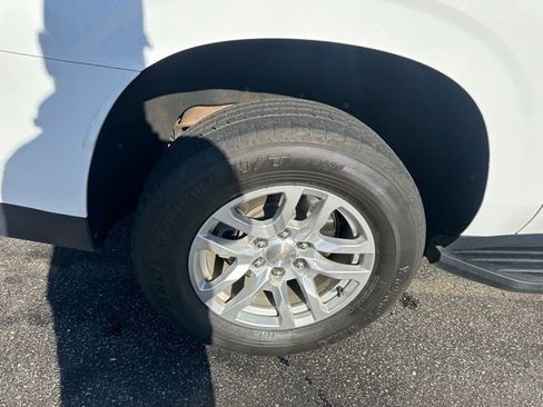 Used 2023 Chevrolet Suburban LT image 18