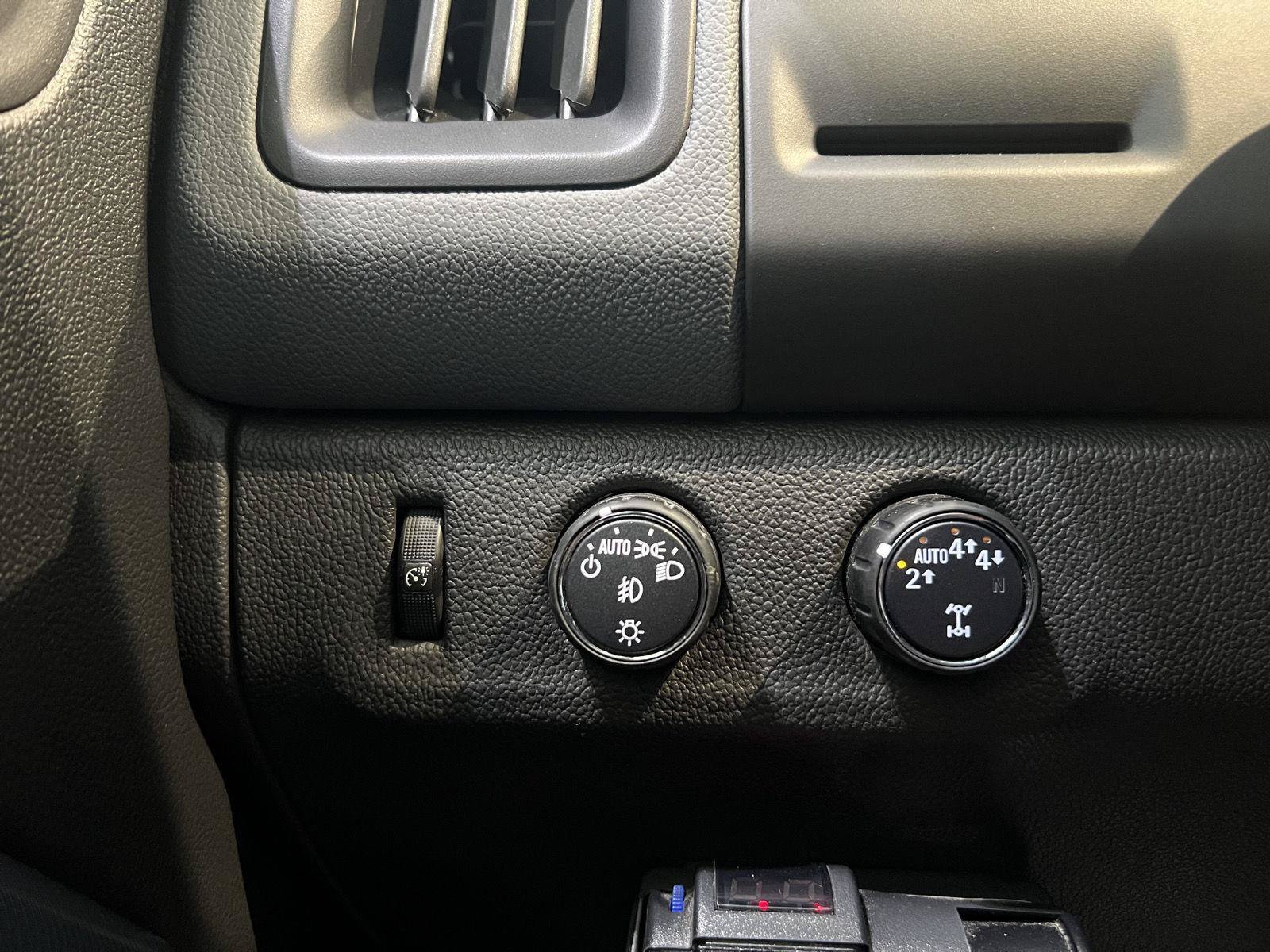 Used 2022 Chevrolet Colorado Z71 AWD/4WD image 12
