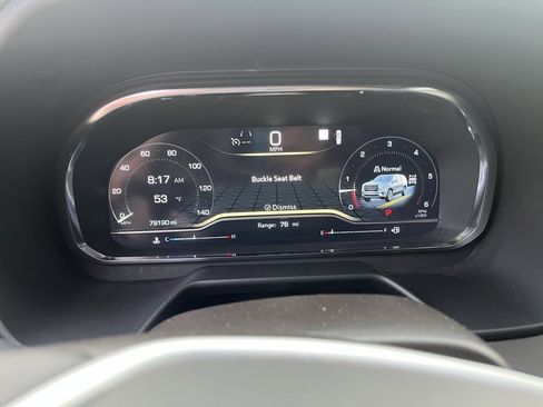 Used 2023 GMC Yukon XL SLT image 6