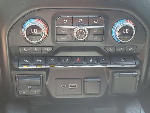 Used 2020 GMC Sierra 1500 AT4 w/ AT4 Premium Package AWD/4WD image 28