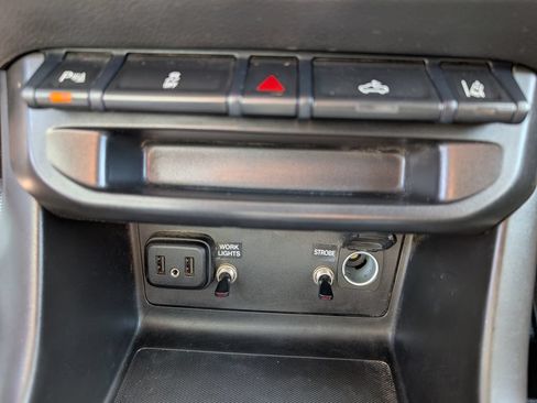 Used 2022 Chevrolet Colorado LT w/ Fleet Safety Package AWD/4WD image 17