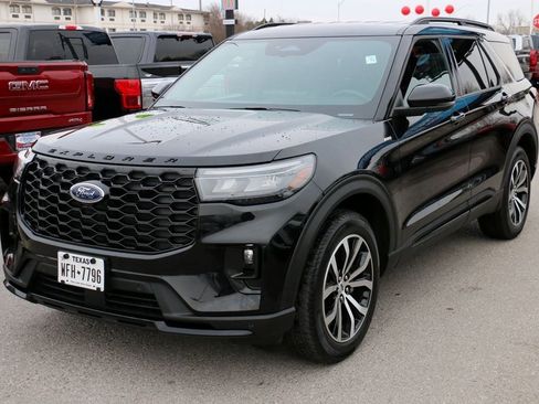 Certified 2025 Ford Explorer ST-Line image 2