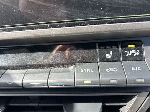 Used 2025 Toyota Camry SE w/ Convenience Package image 16