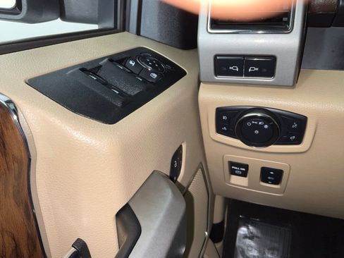 Used 2019 Ford F150 Lariat w/ Equipment Group 502A Luxury AWD/4WD image 21