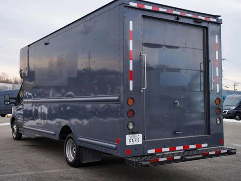 Used 2022 Ford Transit 350 DRW RWD image 3