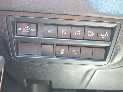 Used 2025 Toyota Tundra Limited AWD/4WD image 26