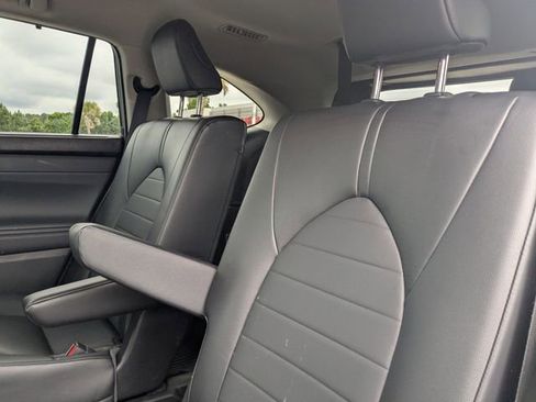 Used 2023 Toyota Highlander XLE FWD image 28