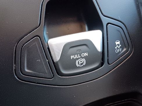 Used 2018 Jeep Renegade Latitude image 21