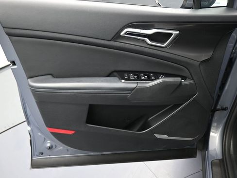 Used 2024 Kia Sportage EX image 13