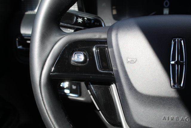 Certified 2023 Lincoln Corsair AWD image 17
