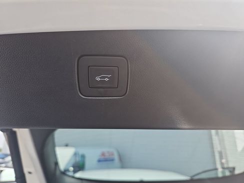 Used 2024 Buick Envista Sport Touring w/ Convenience I Package FWD image 17