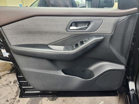 Used 2023 Nissan Rogue SV FWD image 21
