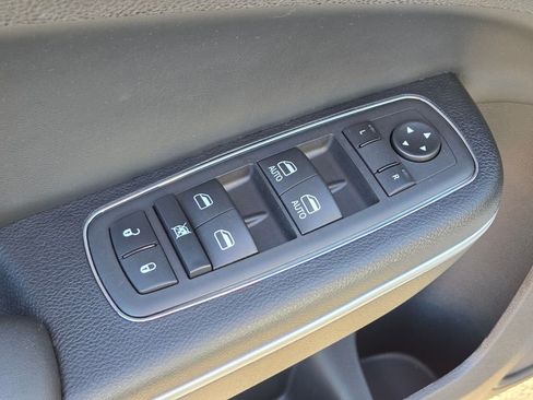 Used 2023 Chrysler 300 Touring w/ Safetytec Plus Group RWD image 22