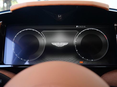 Used 2025 Aston Martin V8 Vantage Coupe RWD image 6