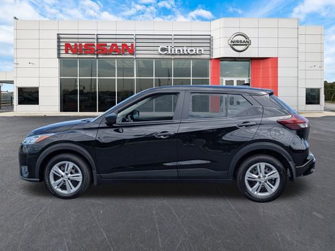 New 2025 Nissan Kicks Play S image 6