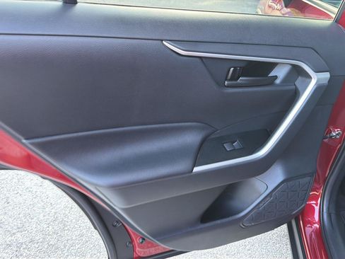 Used 2020 Toyota RAV4 LE FWD image 17