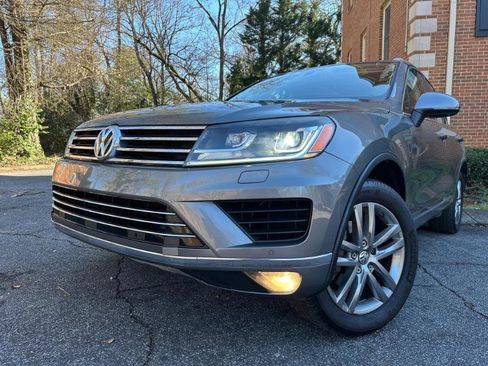 Used 2015 Volkswagen Touareg VR6 AWD/4WD image 2