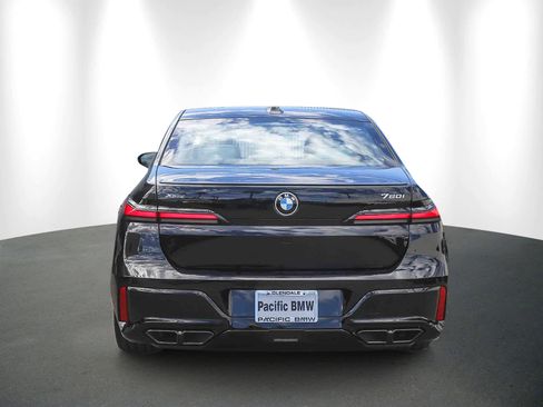 Used 2025 BMW 760i xDrive w/ Luxury Rear Seating Package image 5
