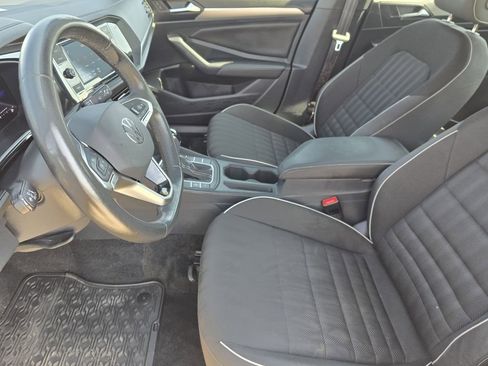 Used 2024 Volkswagen Jetta Sport image 9