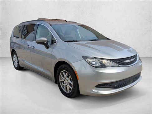 Used 2021 Chrysler Voyager Lxi FWD image 3
