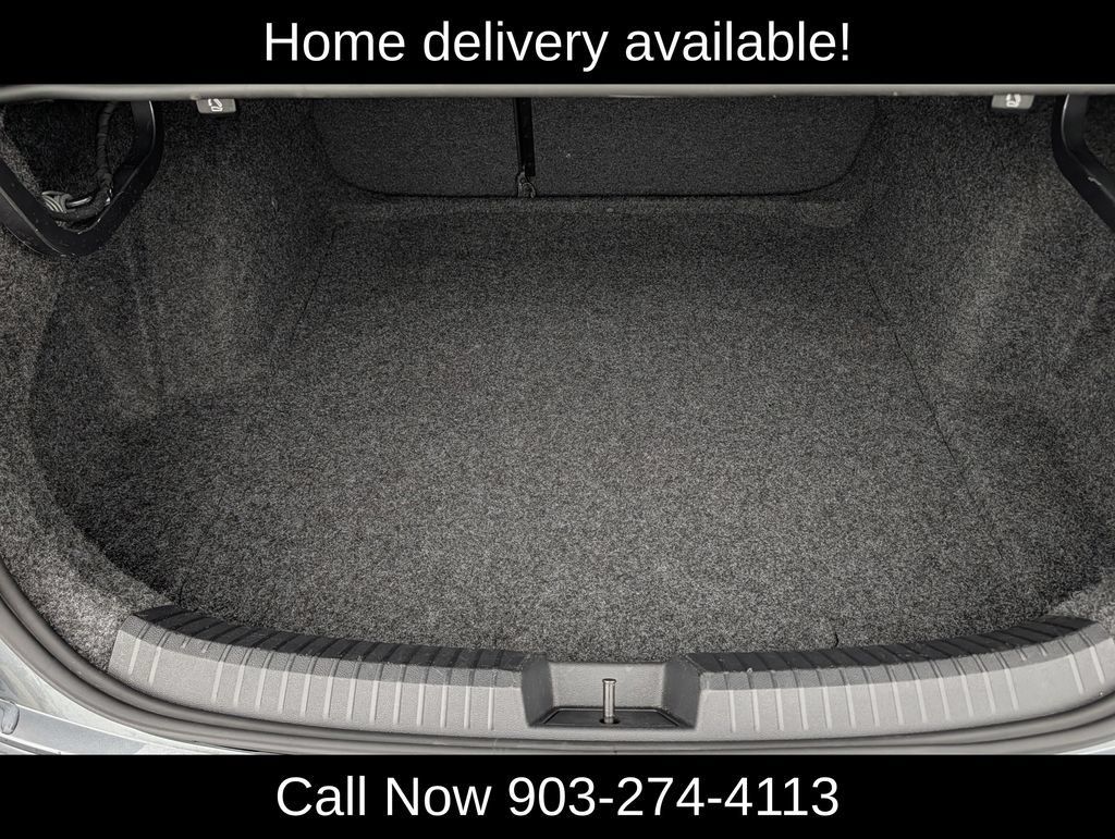 Used 2026 Volkswagen Jetta SE FWD image 30