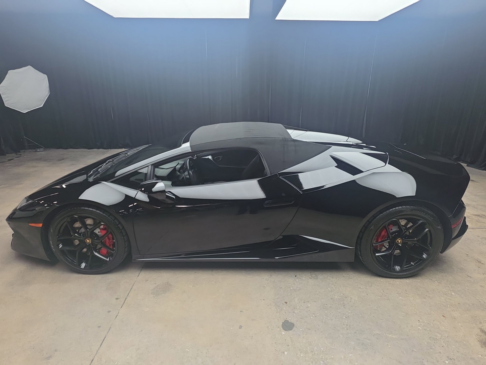 Used 2018 Lamborghini Huracan LP 580-2 RWD image 2