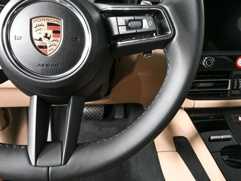 Used 2026 Porsche Macan image 11