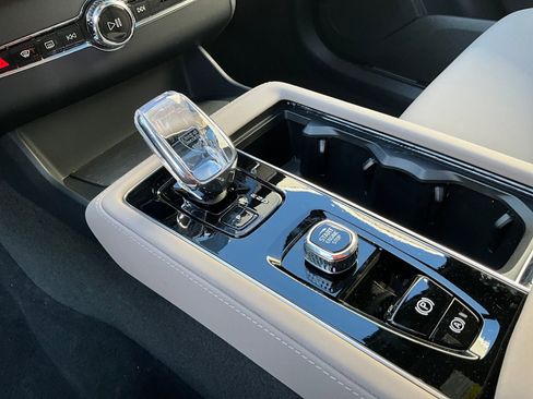 New 2026 Volvo XC90 T8 Plus w/ Protection Package Premier image 28