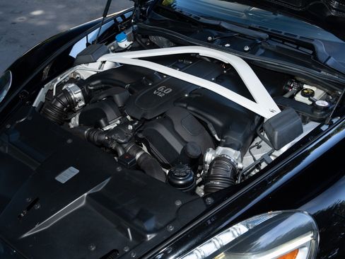 Used 2018 Aston Martin Vanquish S image 12