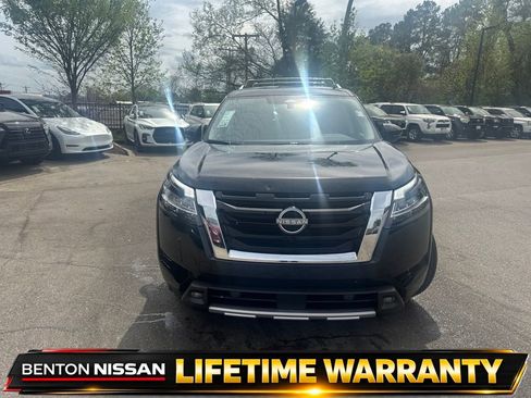 Used 2024 Nissan Pathfinder SL FWD image 9