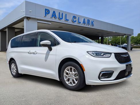 Used 2023 Chrysler Pacifica Touring-L FWD image 1