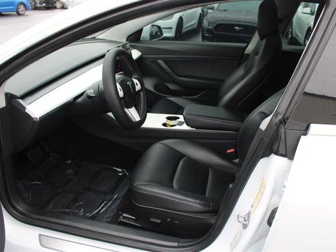Used 2020 Tesla Model 3 Standard Range Plus image 10