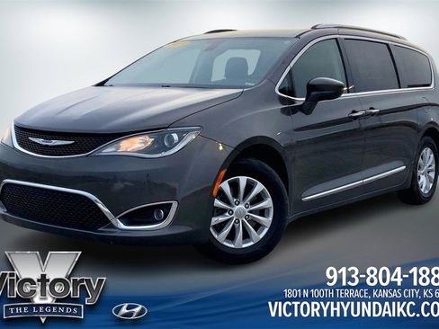 Used 2019 Chrysler Pacifica Touring-L image 1