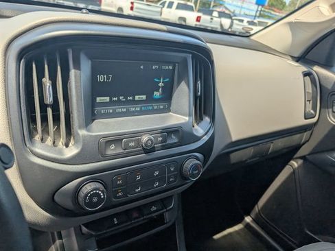 Used 2018 Chevrolet Colorado W/T AWD/4WD image 18