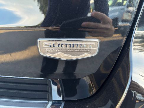 Used 2019 Jeep Grand Cherokee Summit AWD/4WD image 30