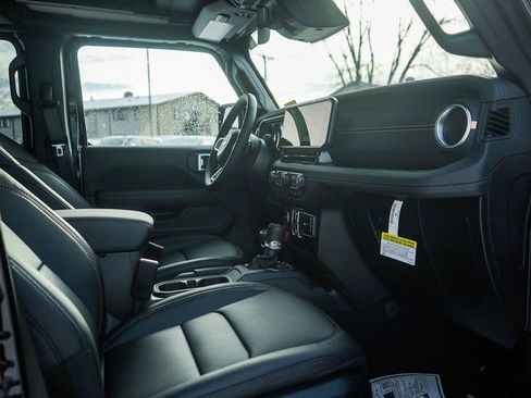 New 2026 Jeep Wrangler Unlimited Sahara AWD/4WD image 9