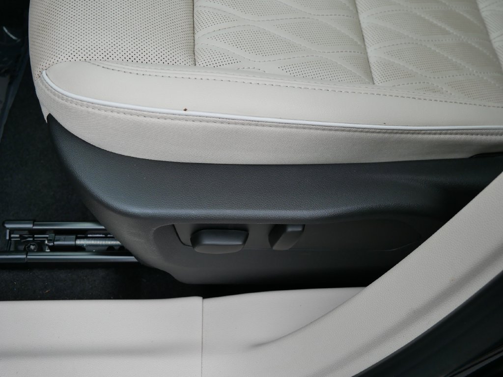 Used 2023 Buick Envision Avenir AWD/4WD image 19