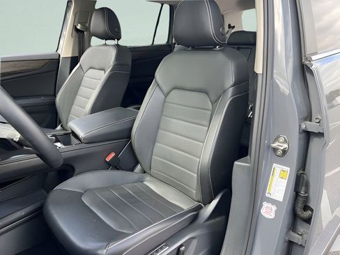 Used 2025 Volkswagen Atlas SEL image 11