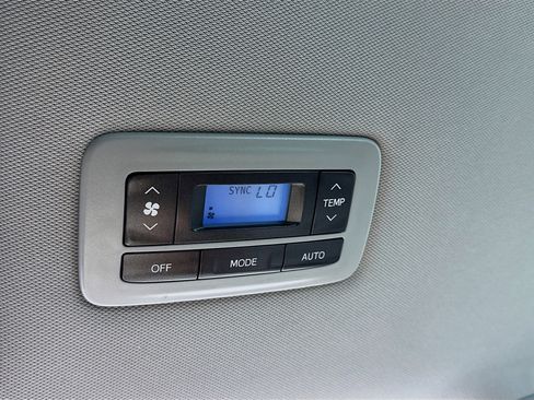 Used 2017 Toyota Sienna XLE image 17