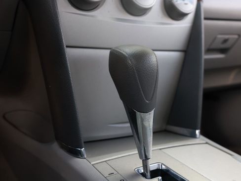 Used 2010 Toyota Camry LE FWD image 38