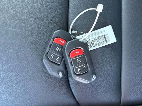 New 2025 Jeep Gladiator Sport image 30